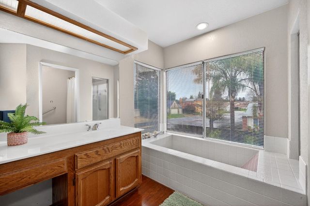 9512 Hutton Dr, Elk Grove, CA 95758