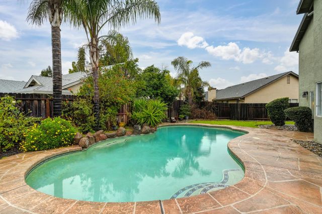 9512 Hutton Dr, Elk Grove, CA 95758