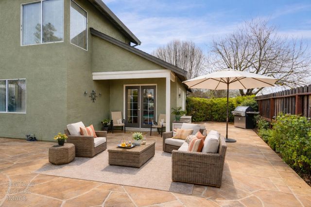 9512 Hutton Dr, Elk Grove, CA 95758