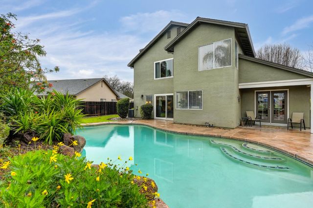 9512 Hutton Dr, Elk Grove, CA 95758