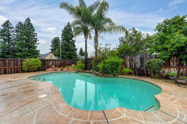 9512 Hutton Dr, Elk Grove, CA 95758