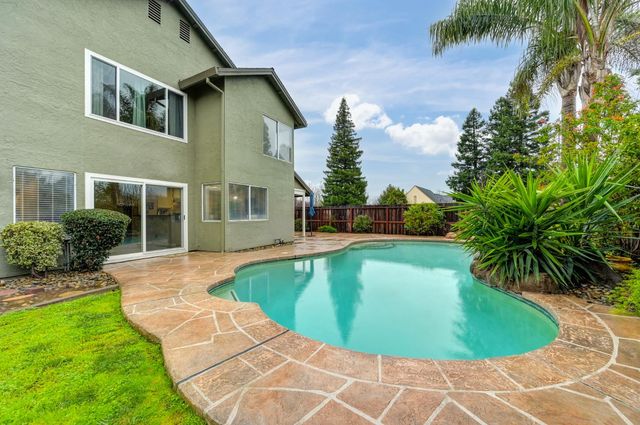 9512 Hutton Dr, Elk Grove, CA 95758