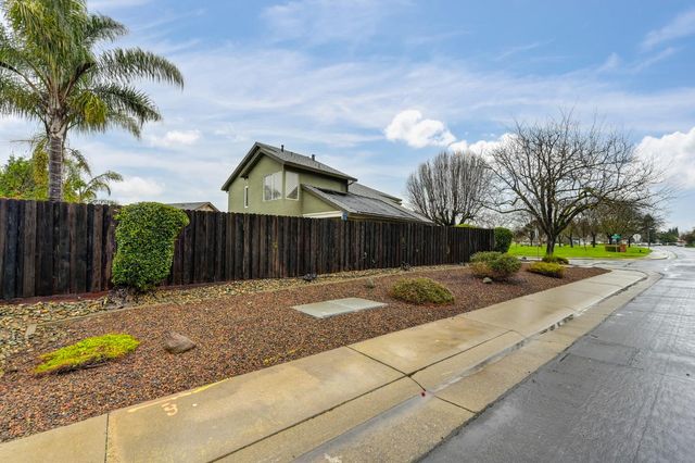 9512 Hutton Dr, Elk Grove, CA 95758