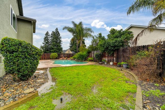 9512 Hutton Dr, Elk Grove, CA 95758