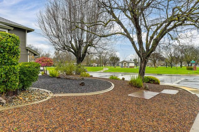 9512 Hutton Dr, Elk Grove, CA 95758