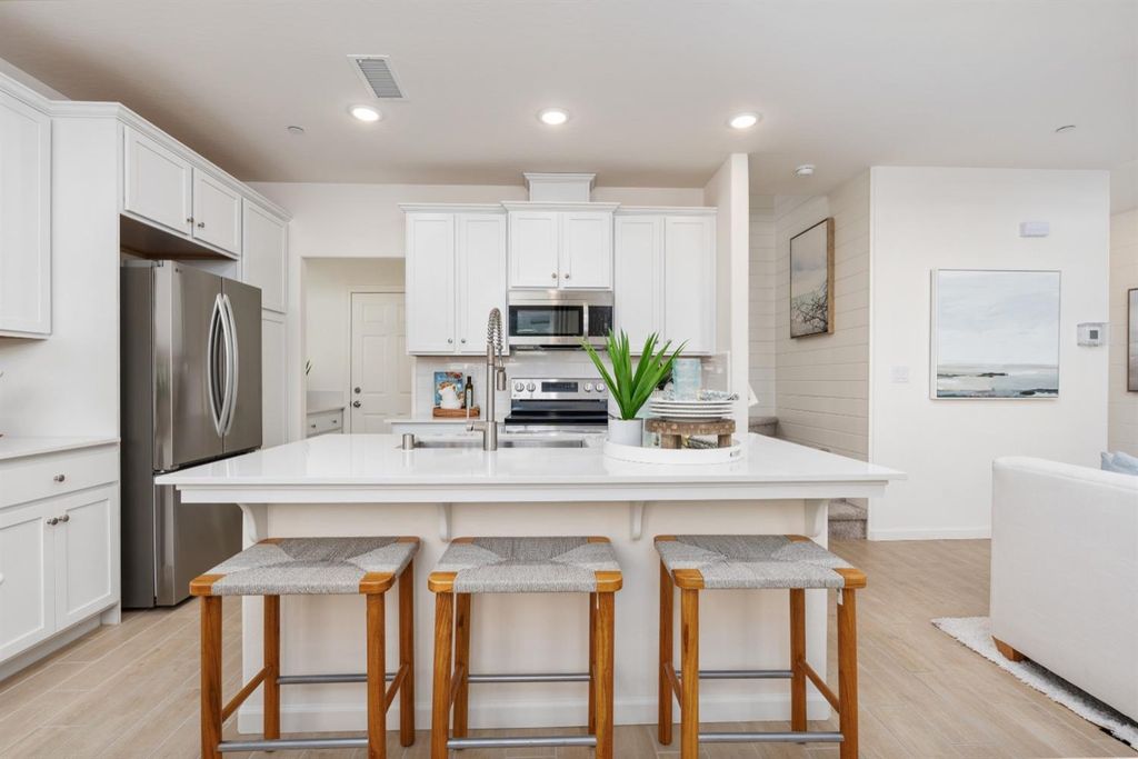 Image 14 of property listing at 6552 E Blushing Drive, Fresno, CA 93727