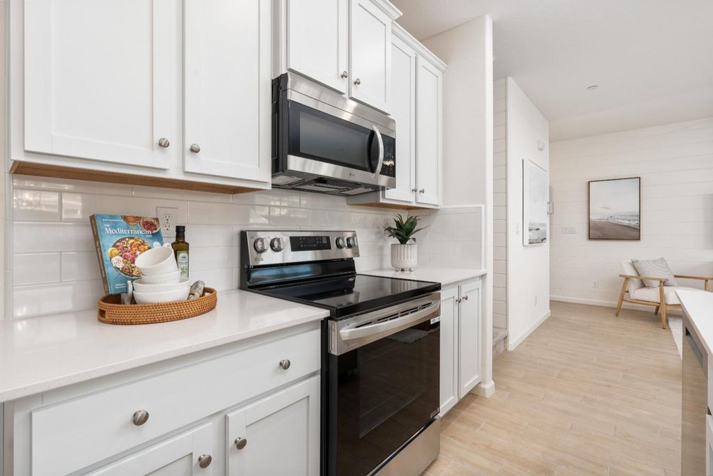 Image 16 of property listing at 6552 E Blushing Drive, Fresno, CA 93727