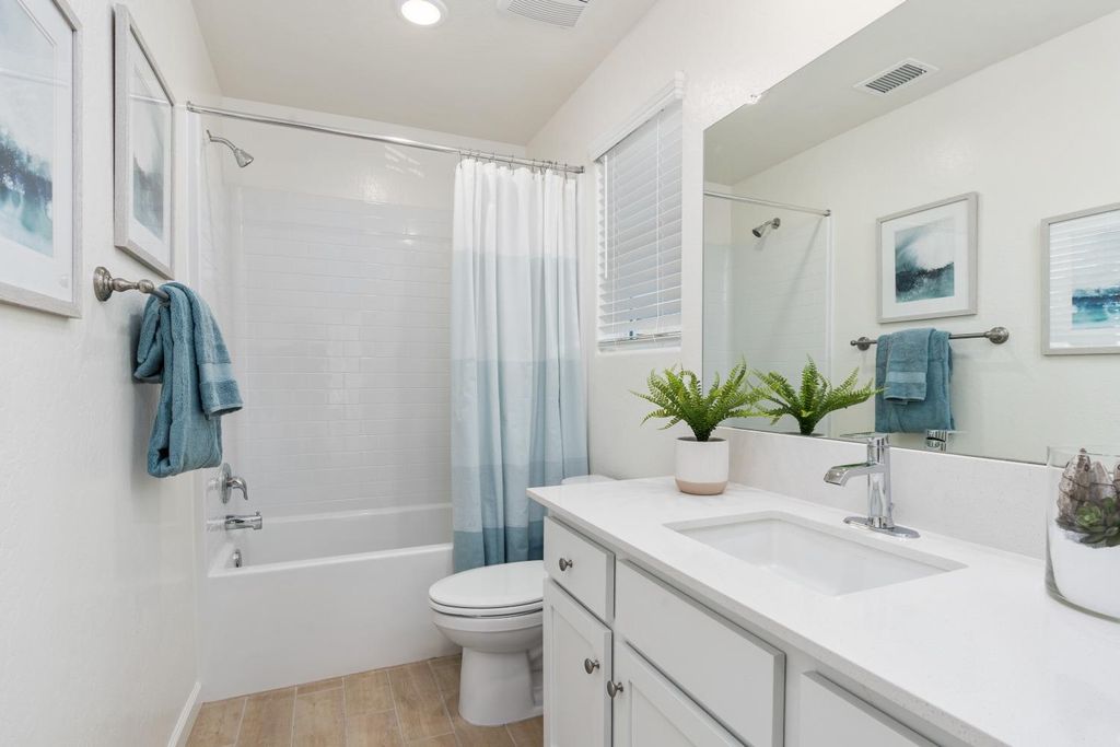 Image 30 of property listing at 6552 E Blushing Drive, Fresno, CA 93727