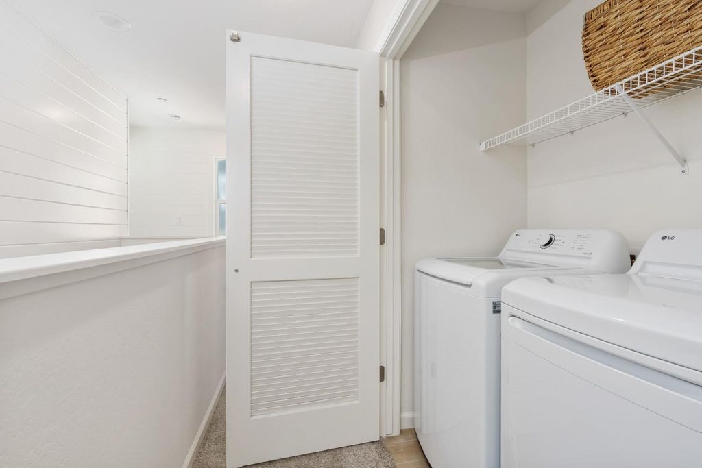 Image 33 of property listing at 6552 E Blushing Drive, Fresno, CA 93727