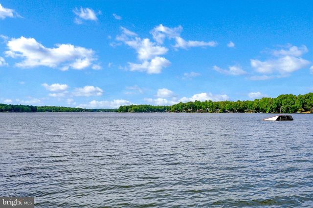 206 STRATFORD CIR, Locust Grove, VA 22508