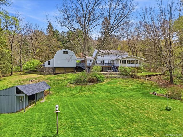 112 Parkview Road N, Pound Ridge, NY 10576