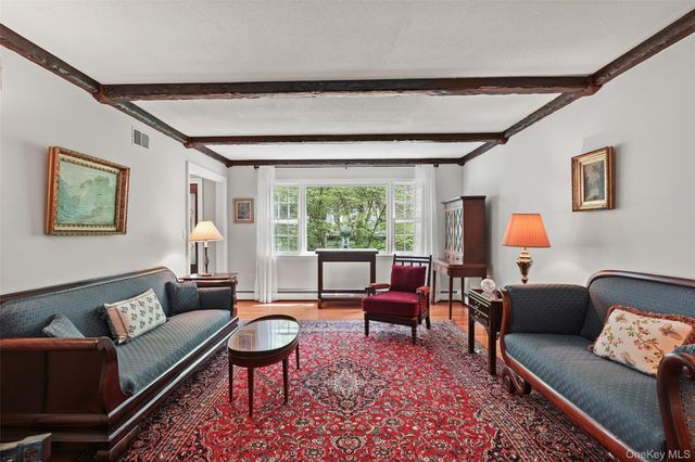 112 Parkview Road N, Pound Ridge, NY 10576