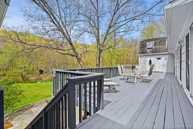 112 Parkview Road N, Pound Ridge, NY 10576