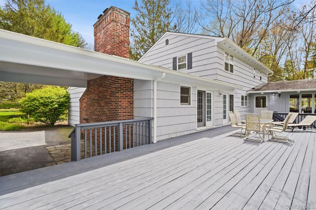 112 Parkview Road N, Pound Ridge, NY 10576