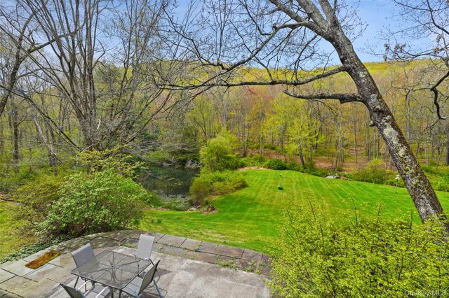 112 Parkview Road N, Pound Ridge, NY 10576
