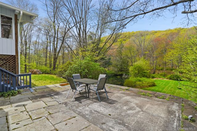 112 Parkview Road N, Pound Ridge, NY 10576