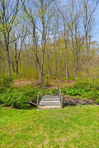 112 Parkview Road N, Pound Ridge, NY 10576