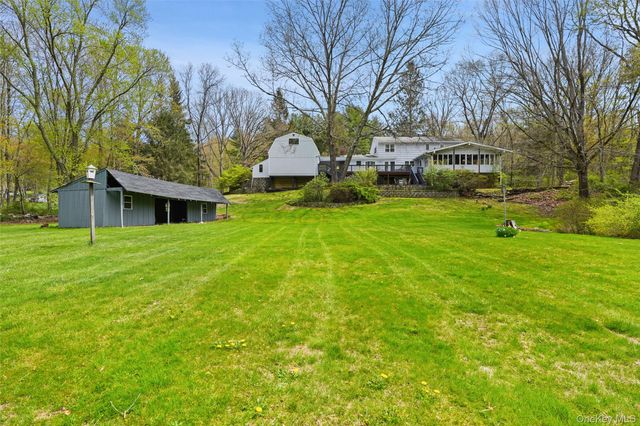 112 Parkview Road N, Pound Ridge, NY 10576