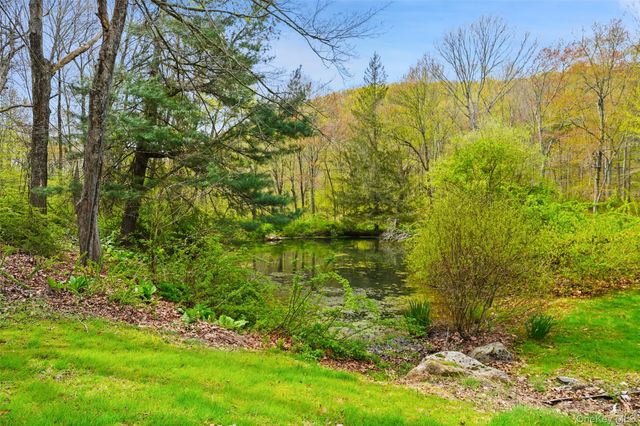 112 Parkview Road N, Pound Ridge, NY 10576