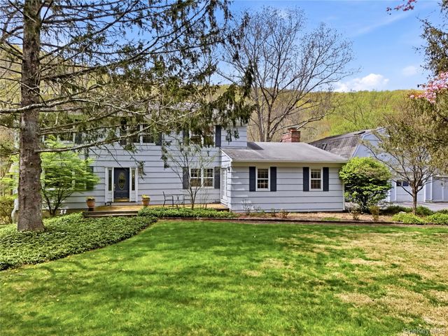 112 Parkview Road N, Pound Ridge, NY 10576