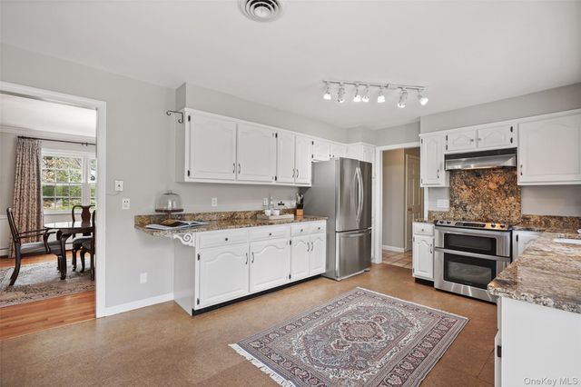 112 Parkview Road N, Pound Ridge, NY 10576