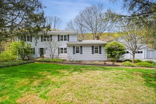112 Parkview Road N, Pound Ridge, NY 10576