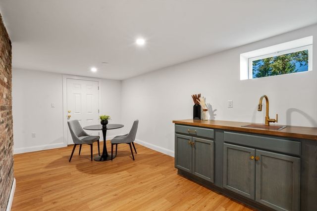 8 Everett St, Wakefield, MA 01880