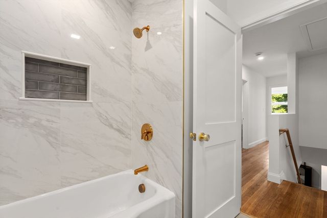 8 Everett St, Wakefield, MA 01880