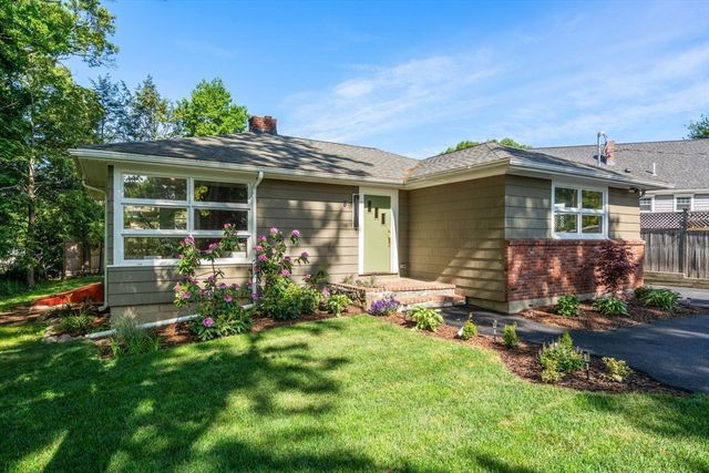 8 Everett St, Wakefield, MA 01880