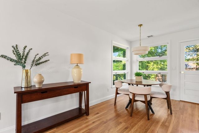 8 Everett St, Wakefield, MA 01880