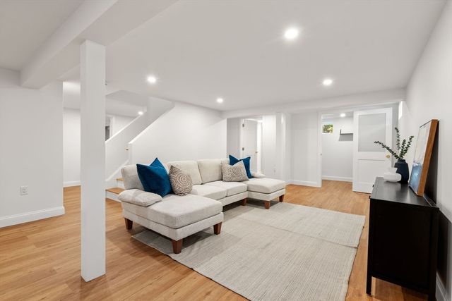 8 Everett St, Wakefield, MA 01880