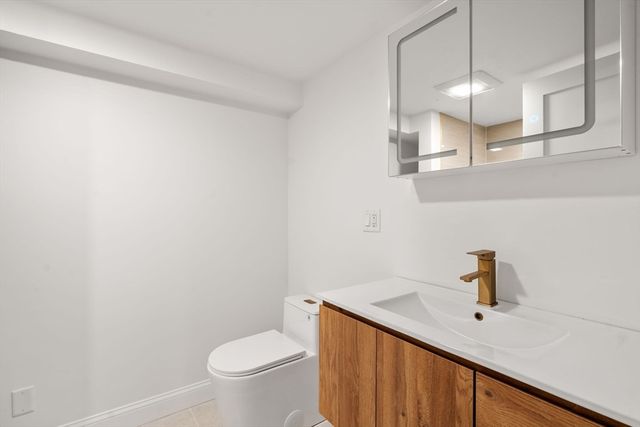 8 Everett St, Wakefield, MA 01880