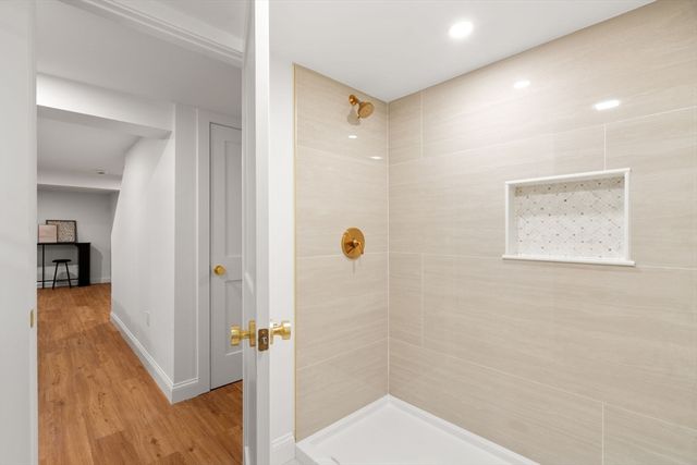 8 Everett St, Wakefield, MA 01880