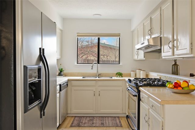 2805 Camino Del Bosque, Santa Fe, NM 87507