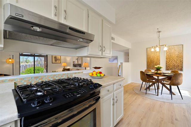 2805 Camino Del Bosque, Santa Fe, NM 87507