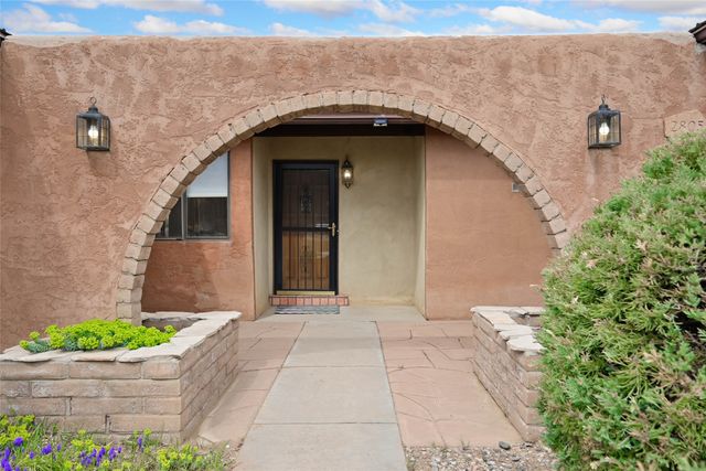 2805 Camino Del Bosque, Santa Fe, NM 87507