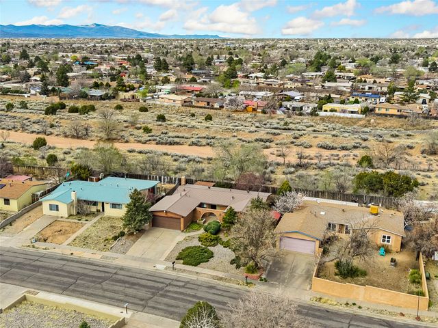 2805 Camino Del Bosque, Santa Fe, NM 87507