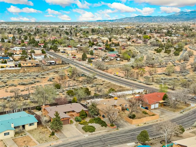 2805 Camino Del Bosque, Santa Fe, NM 87507