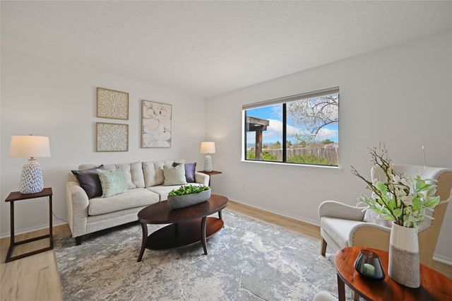 2805 Camino Del Bosque, Santa Fe, NM 87507