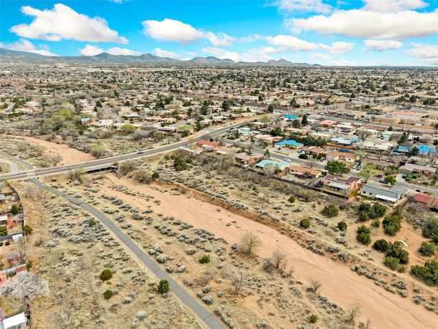 2805 Camino Del Bosque, Santa Fe, NM 87507