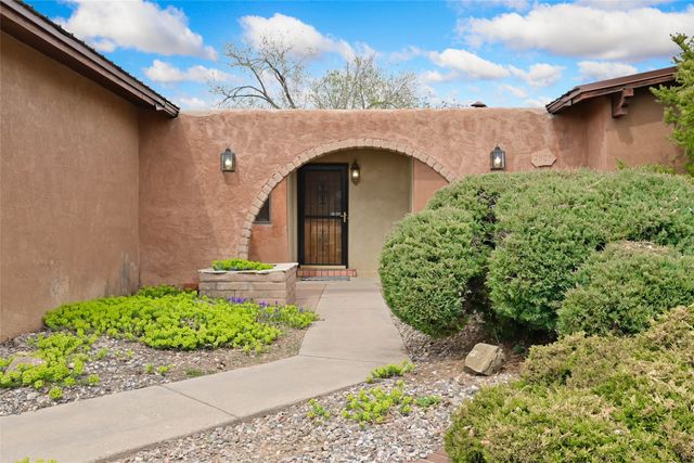 2805 Camino Del Bosque, Santa Fe, NM 87507