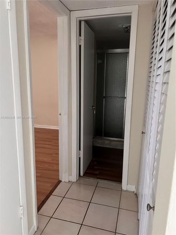 8101 SW 24th Ct 406, Davie, FL 33324