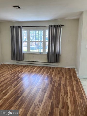 21 BUCKINGHAM DR, Southampton, NJ 08088