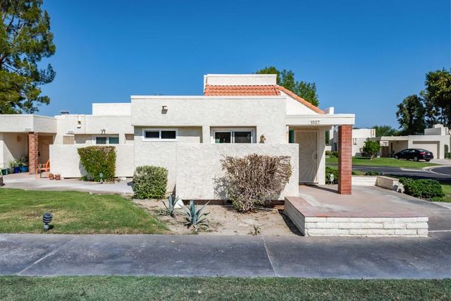 1527 Spyglass Plaza, Palm Springs, CA 92264
