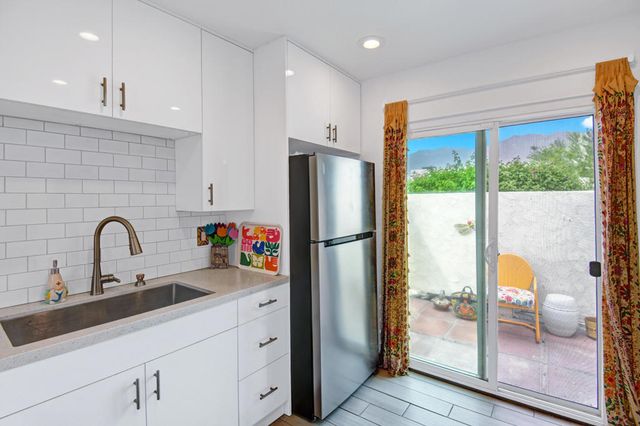 1527 Spyglass Plaza, Palm Springs, CA 92264