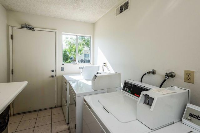 1527 Spyglass Plaza, Palm Springs, CA 92264