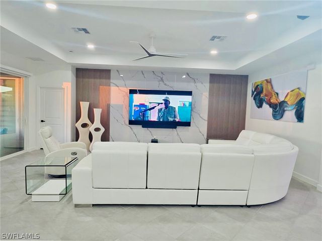 9230 Aqua Overlook CT, Lehigh Acres, FL 33936