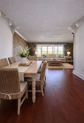 5935 30TH AVENUE S 304, Gulfport, FL 33707