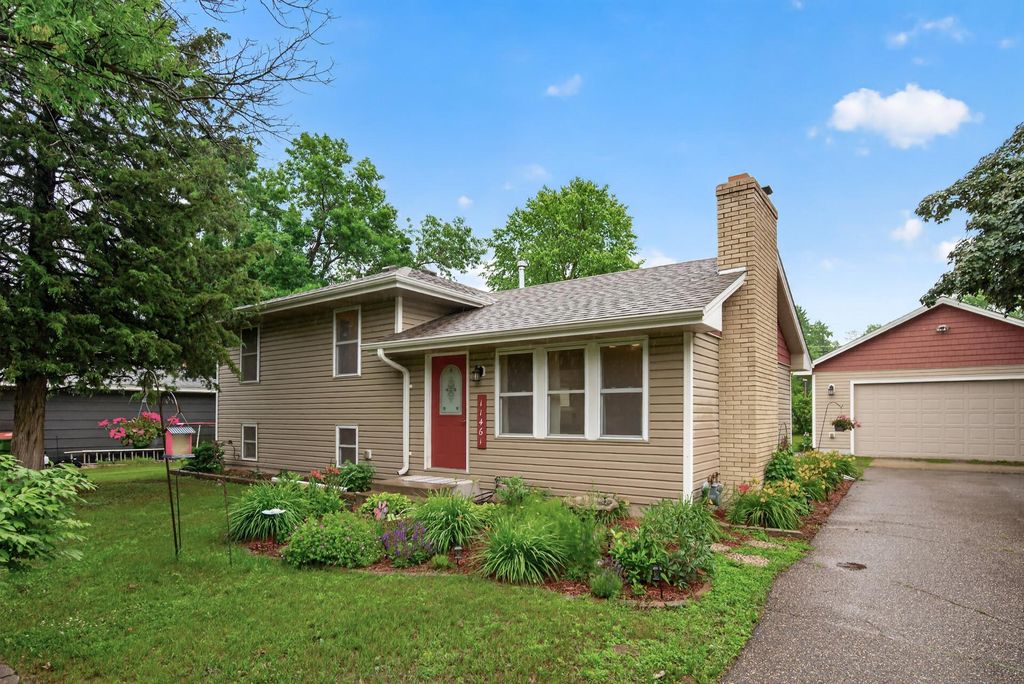 11461 Heather Street NW, Coon Rapids, MN 55433