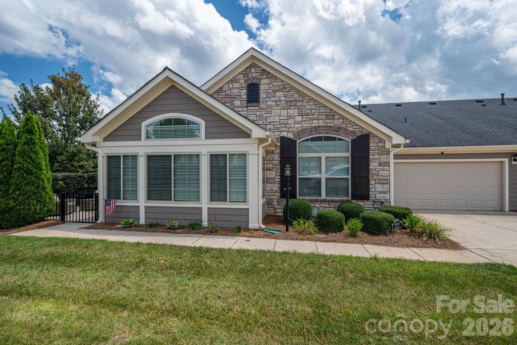 2360 Villa Oaks Court, Gastonia, NC 28056
